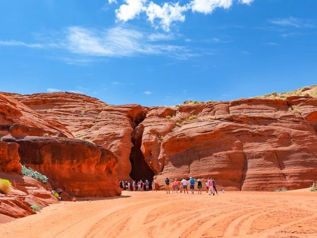 Upper Antelope Canyon Guided Hiking Tour (2-Mile Round-Trip)