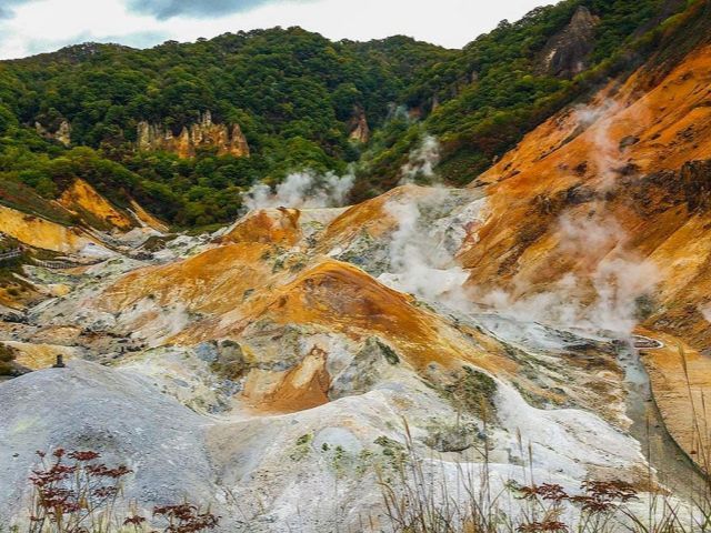 1-Day Tour from Sapporo: Noboribetsu Hell Valley, Lake Toya & Lake Shikotsu – Experience the Stunning Blend of Lake Scenery and Volcanic Wonders, Double Natural Marvels of Hokkaido