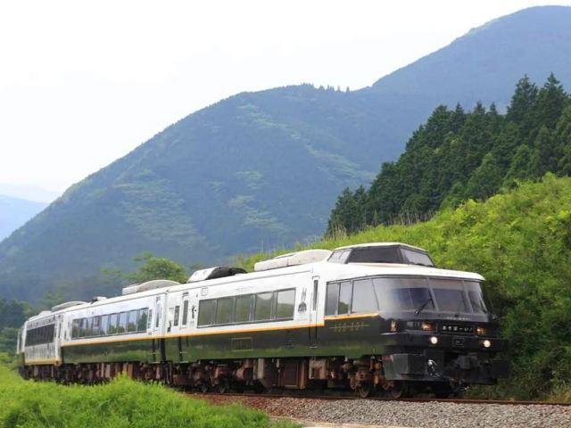 Tour zum Krater des Berges Aso und nach Kusasenrigahama ab Kumamoto mit Rückfahrt per Zug