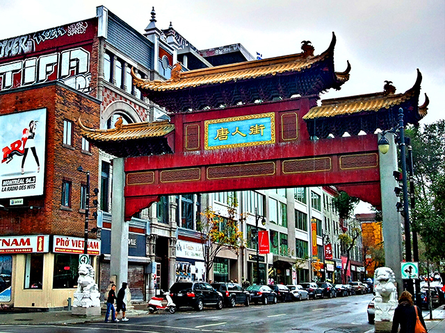 1-Day CN Tower, Toronto University, Chinatown, Lake Ontario, Casa Loma (Toronto in-depth tour) Tour from Toronto