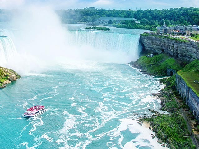 2-Day Niagara Falls Tour from Boston with Secret Caverns