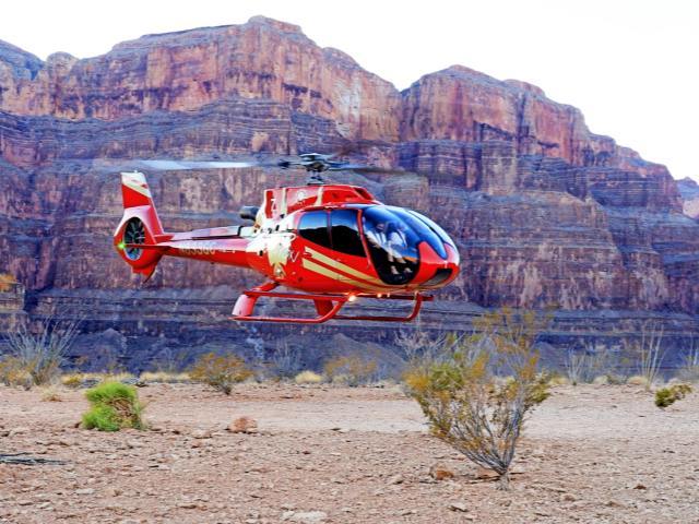 「Grand Celebration and Black Canyon Raft」EcoStar Helicopter Landing Tour | Champagne & Light Picnic | 11-mile rafting float trip on Colorado River