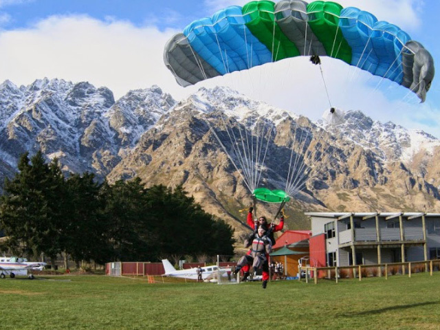 15,000 FEET Skydive Queenstown Experience by NZONE