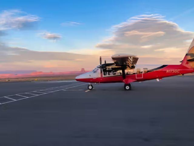 「Horseshoe Bend and Antelope Canyon Air-Ground Adventure」Stunning airplane flight over Eastern Rim of Grand Canyon to Page, AZ